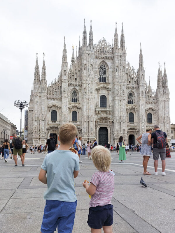 Milaan met kinderen speurtocht door centrum Milaan