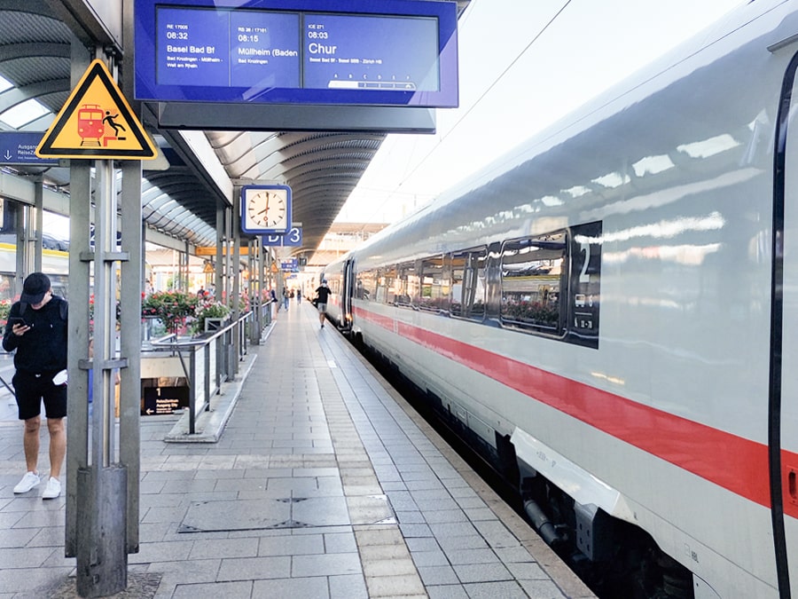 Vanaf Amsterdam, Utrecht en Den Bosch kun je direct met de ICE naar Basel. Daar stap je over op de trein naar Milaan